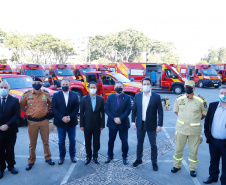 O Governo do Estado reforçou a estrutura do Corpo de Bombeiros do Paraná com a aquisição de 34 novos veículos e seis aparelhos desencarceradores. A entrega dos equipamentos foi feita nesta quarta-feira (24) pelo governador Carlos Massa Ratinho Junior em cerimônia simbólica no Palácio Iguaçu.