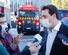 O Governo do Estado reforçou a estrutura do Corpo de Bombeiros do Paraná com a aquisição de 34 novos veículos e seis aparelhos desencarceradores. A entrega dos equipamentos foi feita nesta quarta-feira (24) pelo governador Carlos Massa Ratinho Junior em cerimônia simbólica no Palácio Iguaçu.