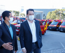 O Governo do Estado reforçou a estrutura do Corpo de Bombeiros do Paraná com a aquisição de 34 novos veículos e seis aparelhos desencarceradores. A entrega dos equipamentos foi feita nesta quarta-feira (24) pelo governador Carlos Massa Ratinho Junior em cerimônia simbólica no Palácio Iguaçu.