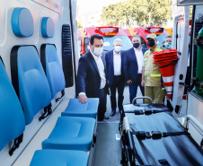 O Governo do Estado reforçou a estrutura do Corpo de Bombeiros do Paraná com a aquisição de 34 novos veículos e seis aparelhos desencarceradores. A entrega dos equipamentos foi feita nesta quarta-feira (24) pelo governador Carlos Massa Ratinho Junior em cerimônia simbólica no Palácio Iguaçu.