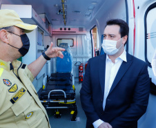 O Governo do Estado reforçou a estrutura do Corpo de Bombeiros do Paraná com a aquisição de 34 novos veículos e seis aparelhos desencarceradores. A entrega dos equipamentos foi feita nesta quarta-feira (24) pelo governador Carlos Massa Ratinho Junior em cerimônia simbólica no Palácio Iguaçu.