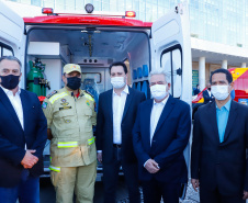 O Governo do Estado reforçou a estrutura do Corpo de Bombeiros do Paraná com a aquisição de 34 novos veículos e seis aparelhos desencarceradores. A entrega dos equipamentos foi feita nesta quarta-feira (24) pelo governador Carlos Massa Ratinho Junior em cerimônia simbólica no Palácio Iguaçu.