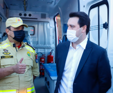 O Governo do Estado reforçou a estrutura do Corpo de Bombeiros do Paraná com a aquisição de 34 novos veículos e seis aparelhos desencarceradores. A entrega dos equipamentos foi feita nesta quarta-feira (24) pelo governador Carlos Massa Ratinho Junior em cerimônia simbólica no Palácio Iguaçu.