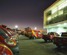 O Governo do Estado reforçou a estrutura do Corpo de Bombeiros do Paraná com a aquisição de 34 novos veículos e seis aparelhos desencarceradores. 
A entrega dos equipamentos foi feita nesta quarta-feira (24) pelo governador Carlos Massa Ratinho Junior em cerimônia simbólica no Palácio Iguaçu. 