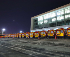 O Governo do Estado reforçou a estrutura do Corpo de Bombeiros do Paraná com a aquisição de 34 novos veículos e seis aparelhos desencarceradores. 
A entrega dos equipamentos foi feita nesta quarta-feira (24) pelo governador Carlos Massa Ratinho Junior em cerimônia simbólica no Palácio Iguaçu. 