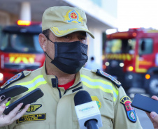 O Governo do Estado reforçou a estrutura do Corpo de Bombeiros do Paraná com a aquisição de 34 novos veículos e seis aparelhos desencarceradores. 
A entrega dos equipamentos foi feita nesta quarta-feira (24) pelo governador Carlos Massa Ratinho Junior em cerimônia simbólica no Palácio Iguaçu. 