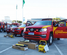O Governo do Estado reforçou a estrutura do Corpo de Bombeiros do Paraná com a aquisição de 34 novos veículos e seis aparelhos desencarceradores. 
A entrega dos equipamentos foi feita nesta quarta-feira (24) pelo governador Carlos Massa Ratinho Junior em cerimônia simbólica no Palácio Iguaçu. 