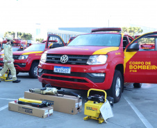 O Governo do Estado reforçou a estrutura do Corpo de Bombeiros do Paraná com a aquisição de 34 novos veículos e seis aparelhos desencarceradores. 
A entrega dos equipamentos foi feita nesta quarta-feira (24) pelo governador Carlos Massa Ratinho Junior em cerimônia simbólica no Palácio Iguaçu. 