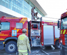 O Governo do Estado reforçou a estrutura do Corpo de Bombeiros do Paraná com a aquisição de 34 novos veículos e seis aparelhos desencarceradores. 
A entrega dos equipamentos foi feita nesta quarta-feira (24) pelo governador Carlos Massa Ratinho Junior em cerimônia simbólica no Palácio Iguaçu. 