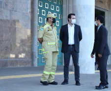 O Governo do Estado reforçou a estrutura do Corpo de Bombeiros do Paraná com a aquisição de 34 novos veículos e seis aparelhos desencarceradores. 
A entrega dos equipamentos foi feita nesta quarta-feira (24) pelo governador Carlos Massa Ratinho Junior em cerimônia simbólica no Palácio Iguaçu. 