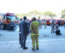 O Governo do Estado reforçou a estrutura do Corpo de Bombeiros do Paraná com a aquisição de 34 novos veículos e seis aparelhos desencarceradores. 
A entrega dos equipamentos foi feita nesta quarta-feira (24) pelo governador Carlos Massa Ratinho Junior em cerimônia simbólica no Palácio Iguaçu. 