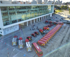 O Governo do Estado reforçou a estrutura do Corpo de Bombeiros do Paraná com a aquisição de 34 novos veículos e seis aparelhos desencarceradores. 
A entrega dos equipamentos foi feita nesta quarta-feira (24) pelo governador Carlos Massa Ratinho Junior em cerimônia simbólica no Palácio Iguaçu. 