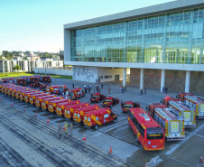 O Governo do Estado reforçou a estrutura do Corpo de Bombeiros do Paraná com a aquisição de 34 novos veículos e seis aparelhos desencarceradores. 
A entrega dos equipamentos foi feita nesta quarta-feira (24) pelo governador Carlos Massa Ratinho Junior em cerimônia simbólica no Palácio Iguaçu. 
