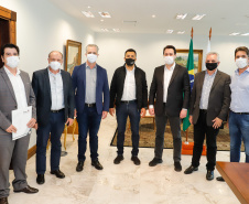 O governador Carlos Massa Ratinho Junior autorizou, nesta quarta-feira (24), o início das obras de recape asfáltico em 26 avenidas de Maringá, na Região Noroeste. O investimento por parte da Secretaria de Estado do Desenvolvimento Urbano e Obras Públicas é de R$ 10 milhões, a fundo perdido, com contrapartida do município de R$ 1,1 milhão.
