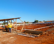 Praça remodelada, feira gastronômica em local coberto, rua revitalizada com mais segurança para motoristas e pedestres e uma escola nova voltada para o ensino médio. O pacote de investimentos do Governo do Estado em Arapongas, na Região Norte, totaliza R$ 13,1 milhões.
