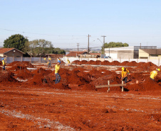 Praça remodelada, feira gastronômica em local coberto, rua revitalizada com mais segurança para motoristas e pedestres e uma escola nova voltada para o ensino médio. O pacote de investimentos do Governo do Estado em Arapongas, na Região Norte, totaliza R$ 13,1 milhões.
