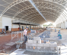 Praça remodelada, feira gastronômica em local coberto, rua revitalizada com mais segurança para motoristas e pedestres e uma escola nova voltada para o ensino médio. O pacote de investimentos do Governo do Estado em Arapongas, na Região Norte, totaliza R$ 13,1 milhões.
