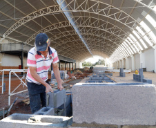 Praça remodelada, feira gastronômica em local coberto, rua revitalizada com mais segurança para motoristas e pedestres e uma escola nova voltada para o ensino médio. O pacote de investimentos do Governo do Estado em Arapongas, na Região Norte, totaliza R$ 13,1 milhões.
