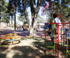 Praça remodelada, feira gastronômica em local coberto, rua revitalizada com mais segurança para motoristas e pedestres e uma escola nova voltada para o ensino médio. O pacote de investimentos do Governo do Estado em Arapongas, na Região Norte, totaliza R$ 13,1 milhões.
