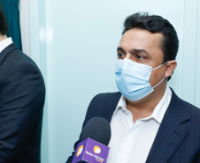 Um antigo problema estrutural da saúde pública de Goioerê, na Região Centro-Oeste, foi resolvido nesta quinta-feira (25) com a entrega, pelo Governo do Estado, de 10 leitos de Unidade de Terapia Intensiva (UTI).  O conjunto de leitos vai funcionar dentro da Santa Casa de Misericórdia do município e, neste primeiro momento, será destinado exclusivamente para atender pacientes infectados pelo coronavírus. A entrega foi feita pelo governador Carlos Massa Ratinho Junior.