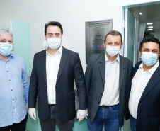 Um antigo problema estrutural da saúde pública de Goioerê, na Região Centro-Oeste, foi resolvido nesta quinta-feira (25) com a entrega, pelo Governo do Estado, de 10 leitos de Unidade de Terapia Intensiva (UTI).  O conjunto de leitos vai funcionar dentro da Santa Casa de Misericórdia do município e, neste primeiro momento, será destinado exclusivamente para atender pacientes infectados pelo coronavírus. A entrega foi feita pelo governador Carlos Massa Ratinho Junior.