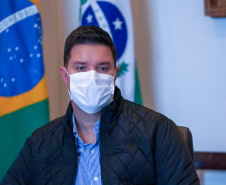 O Governo do Estado instala nesta sexta-feira (26) o Comitê de Planejamento de Retorno às Aulas Pós-pandemia, que vai estabelecer um plano único de volta às aulas presenciais em todo Paraná. O comitê terá a participação de todos os setores representativos da educação no Estado, tanto da rede pública quanto particular, e das secretarias estaduais da Educação, Saúde, Casa Civil e Planejamento. Foto: Guilherme Flores/Casa Civil