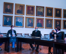 O Governo do Estado instala nesta sexta-feira (26) o Comitê de Planejamento de Retorno às Aulas Pós-pandemia, que vai estabelecer um plano único de volta às aulas presenciais em todo Paraná. O comitê terá a participação de todos os setores representativos da educação no Estado, tanto da rede pública quanto particular, e das secretarias estaduais da Educação, Saúde, Casa Civil e Planejamento. Foto: Guilherme Flores/Casa Civil