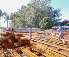 Do alto, o grande receptor circular em construção pela Companhia de Saneamento do Paraná (Sanepar) chama atenção. Ele é peça-chave na ampliação da Estação de Tratamento de Esgoto (ETE) Norte, em Londrina, na Região Norte do Paraná. Foto Gilson Abreu