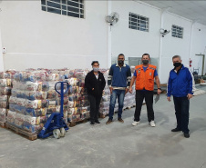As cestas foram doadas pela Defesa Civil do Paraná e vão beneficiar principalmente haitianos, venezuelanos, cubanos e angolanos cadastrados no Ceim e em outros organismos de direitos humanos que atendem a esta população.
Foto: SEJUF