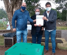 A ordem de serviço assinada na manhã desta terça-feira estende o benefício do esgoto sanitário para mais dois bairros da cidade
Foto: SANEPAR