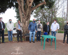 A ordem de serviço assinada na manhã desta terça-feira estende o benefício do esgoto sanitário para mais dois bairros da cidade
Foto: SANEPAR