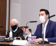 O governador Carlos Massa Ratinho Junior anunciou nesta terça-feira (30) uma série de medidas mais rigorosas para conter a evolução da pandemia do novo coronavírus no Paraná.