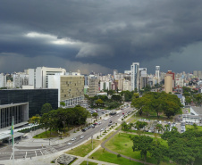Uma semana depois de um ciclone extratropical atingir o Sul do País e trazer muitos estragos para o Paraná, o Estado fica novamente em alerta com a previsão de que o mesmo fenômeno se repita entre esta terça (07) e quarta-feira (08). Porém, desta vez os transtornos serão menores, já que o ciclone que se forma no Oceano Atlântico, entre o litoral do Rio Grande do Sul e o do Uruguai, é menos intenso, diz o Simepar. Foto:José Fernando Ogura/AEN