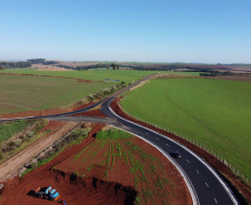 Obras do  Contorno Noroeste de Pato Branco com um viaduto erguido sobre a BR-158, uma ponte sobre o Rio Ligeiro e cinco quilômetros de rodovia até a PR-493 em Itapejara D Oeste. O objetivo é enviar todo o tráfego  de caminhões, para o contorno, aliviando o trânsito urbano.Foto: Geraldo Bubniak/AEN