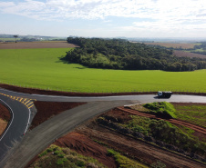 Obras do  Contorno Noroeste de Pato Branco com um viaduto erguido sobre a BR-158, uma ponte sobre o Rio Ligeiro e cinco quilômetros de rodovia até a PR-493 em Itapejara D Oeste. O objetivo é enviar todo o tráfego  de caminhões, para o contorno, aliviando o trânsito urbano.Foto: Geraldo Bubniak/AEN