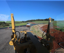 Obras do  Contorno Noroeste de Pato Branco com um viaduto erguido sobre a BR-158, uma ponte sobre o Rio Ligeiro e cinco quilômetros de rodovia até a PR-493 em Itapejara D Oeste. O objetivo é enviar todo o tráfego  de caminhões, para o contorno, aliviando o trânsito urbano.Foto: Geraldo Bubniak/AEN