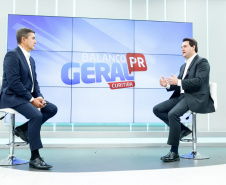 O governador Carlos Massa Ratinho Junior afirmou nesta sexta-feira (10) em entrevista ao programa Balanço Geral, da RIC, que o Estado mantém o equilíbrio no combate ao novo coronavírus com apoio da sociedade. Ele agradeceu o esforço da população, o compromisso com o isolamento social e os cuidados com a higiene. Foto: RODRIGO FELIX LEAL