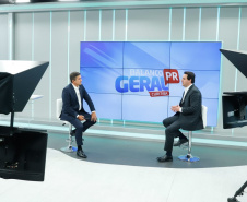 O governador Carlos Massa Ratinho Junior afirmou nesta sexta-feira (10) em entrevista ao programa Balanço Geral, da RIC, que o Estado mantém o equilíbrio no combate ao novo coronavírus com apoio da sociedade. Ele agradeceu o esforço da população, o compromisso com o isolamento social e os cuidados com a higiene. Foto: RODRIGO FELIX LEAL