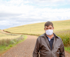 CHOPINZINHO -  Devair Antônio Rchardo, dono de um aviário que fornece ração para as granjas de Porto Barreiro e arredores. 
