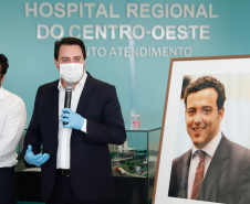 O governador Carlos Massa Ratinho Junior entregou nesta segunda-feira (13) a primeira fase das obras do Hospital Regional de Guarapuava, na Região Centro-Sul do Paraná. O complexo médico vai funcionar inicialmente para atendimento exclusivo de pacientes infectados pelo novo coronavírus.
