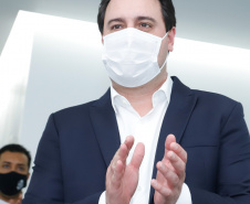 O governador Carlos Massa Ratinho Junior entregou nesta segunda-feira (13) dez novos leitos de Unidade de Terapia Intensiva (UTI) para o Hospital Cemil, em Umuarama, no Noroeste do Estado. 