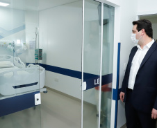 O governador Carlos Massa Ratinho Junior entregou nesta segunda-feira (13) dez novos leitos de Unidade de Terapia Intensiva (UTI) para o Hospital Cemil, em Umuarama, no Noroeste do Estado. 