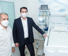 O governador Carlos Massa Ratinho Junior entregou nesta segunda-feira (13) dez novos leitos de Unidade de Terapia Intensiva (UTI) para o Hospital Cemil, em Umuarama, no Noroeste do Estado. 