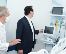 O governador Carlos Massa Ratinho Junior entregou nesta segunda-feira (13) dez novos leitos de Unidade de Terapia Intensiva (UTI) para o Hospital Cemil, em Umuarama, no Noroeste do Estado. 
