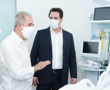 O governador Carlos Massa Ratinho Junior entregou nesta segunda-feira (13) dez novos leitos de Unidade de Terapia Intensiva (UTI) para o Hospital Cemil, em Umuarama, no Noroeste do Estado. 