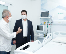 O governador Carlos Massa Ratinho Junior entregou nesta segunda-feira (13) dez novos leitos de Unidade de Terapia Intensiva (UTI) para o Hospital Cemil, em Umuarama, no Noroeste do Estado. 