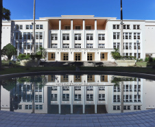 O Colégio Estadual do Paraná (CEP), localizado em Curitiba, está passando pela maior reforma e restauro da história. A sede atual do Colégio foi inaugurada em 1950 e desde então nunca havia sido restaurada. Algumas reformas foram feitas ao longo dos anos, mas esta é a primeira vez que o prédio é restaurando, preservando e resgatando características originais da edificação.