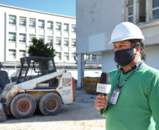 A fachada do prédio está sendo completamente revitalizada