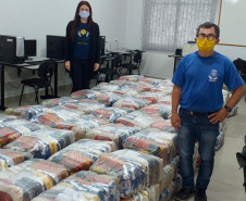 A Secretaria da Justiça, Família e Trabalho do Governo do Paraná (Sejuf), por meio do Departamento de Políticas para Pessoa com Deficiência, está distribuindo 19.190 cestas básicas para prover a segurança alimentar emergencial às famílias de pessoas com deficiência que se encontram em vulnerabilidade social e que foram afetadas pela pandemia da Covid-19. No total serão 260 municípios beneficiados, ou seja, mais de 65% do total dos municípios paranaenses. 
Foto:SEJUF