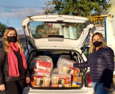 A Secretaria da Justiça, Família e Trabalho do Governo do Paraná (Sejuf), por meio do Departamento de Políticas para Pessoa com Deficiência, está distribuindo 19.190 cestas básicas para prover a segurança alimentar emergencial às famílias de pessoas com deficiência que se encontram em vulnerabilidade social e que foram afetadas pela pandemia da Covid-19. No total serão 260 municípios beneficiados, ou seja, mais de 65% do total dos municípios paranaenses. 
Foto:SEJUF